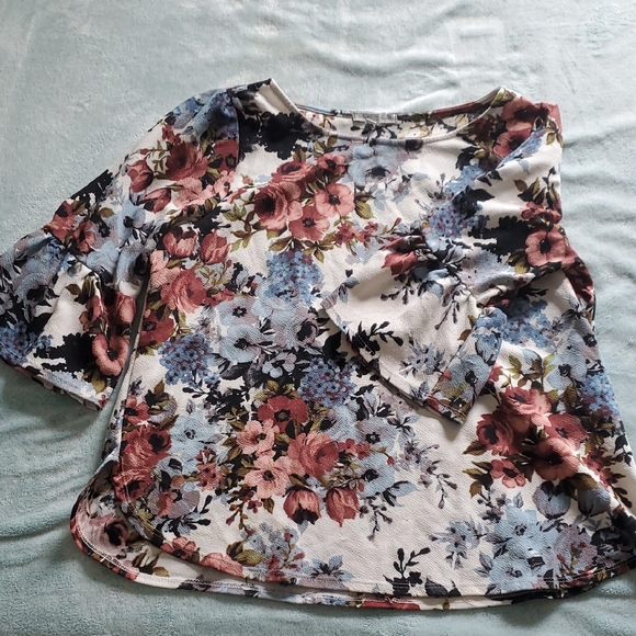 Green Envelope Multicolor Floral Blouse - Picture 1 of 2